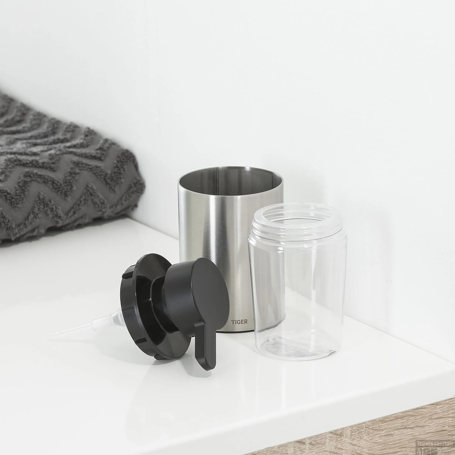 Vrijstaande Zeepdispencer Tiger Colar RVS Geborsteld - Afbeelding 3